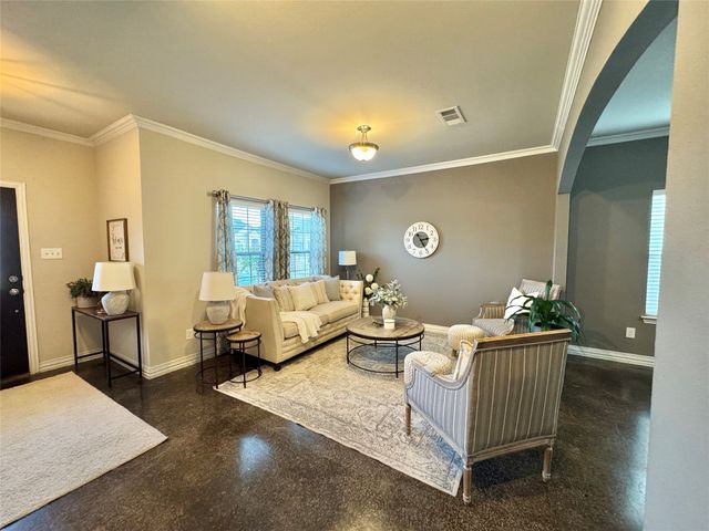 1800 Silver Oaks Drive, Gainesville, TX 76240