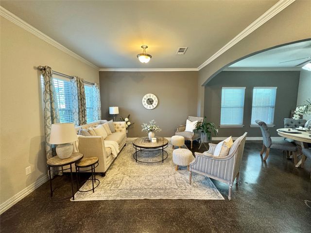 1800 Silver Oaks Drive, Gainesville, TX 76240