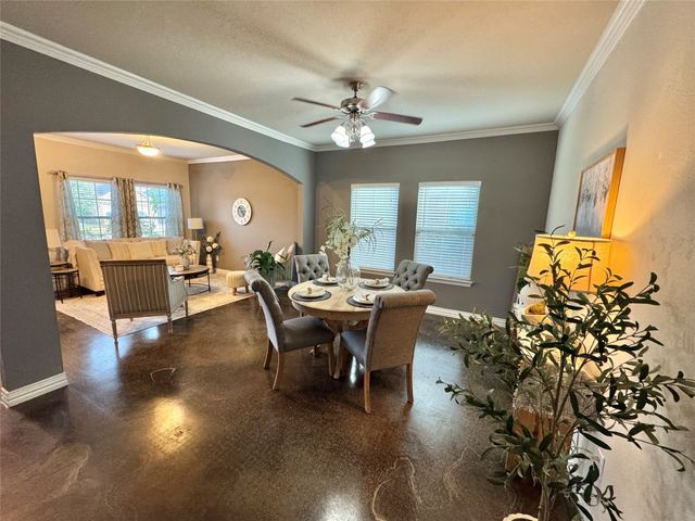 1800 Silver Oaks Drive, Gainesville, TX 76240