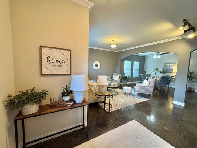 1800 Silver Oaks Drive, Gainesville, TX 76240