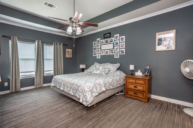 1800 Silver Oaks Drive, Gainesville, TX 76240