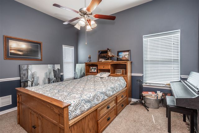 1800 Silver Oaks Drive, Gainesville, TX 76240