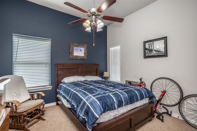 1800 Silver Oaks Drive, Gainesville, TX 76240