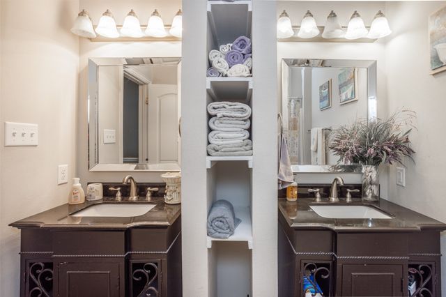 1800 Silver Oaks Drive, Gainesville, TX 76240