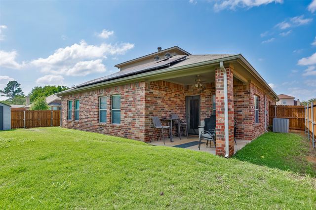 1800 Silver Oaks Drive, Gainesville, TX 76240