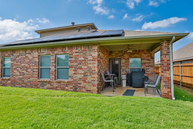 1800 Silver Oaks Drive, Gainesville, TX 76240