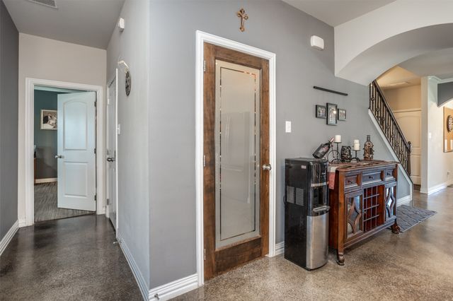 1800 Silver Oaks Drive, Gainesville, TX 76240