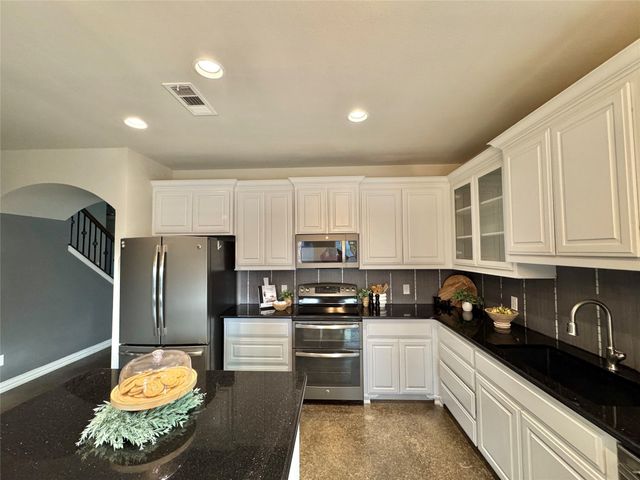 1800 Silver Oaks Drive, Gainesville, TX 76240