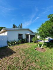 132 SE 4th Ave, Boynton Beach, FL 33435