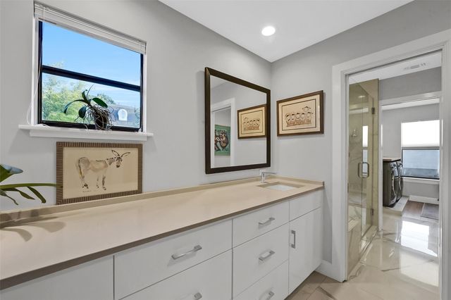 929 Wynnwood Lane, Houston, TX 77008