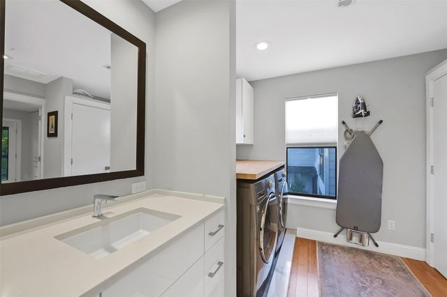 929 Wynnwood Lane, Houston, TX 77008