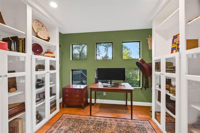 929 Wynnwood Lane, Houston, TX 77008