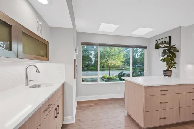 929 Wynnwood Lane, Houston, TX 77008