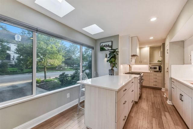 929 Wynnwood Lane, Houston, TX 77008