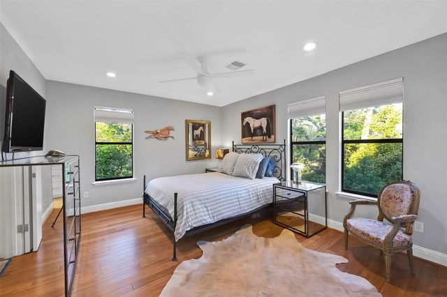 929 Wynnwood Lane, Houston, TX 77008