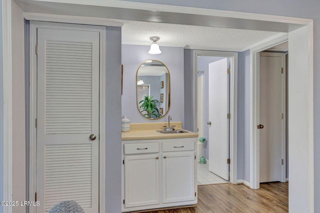 40 Folly Field Rd Apt G1, Hilton Head Island, SC 29928