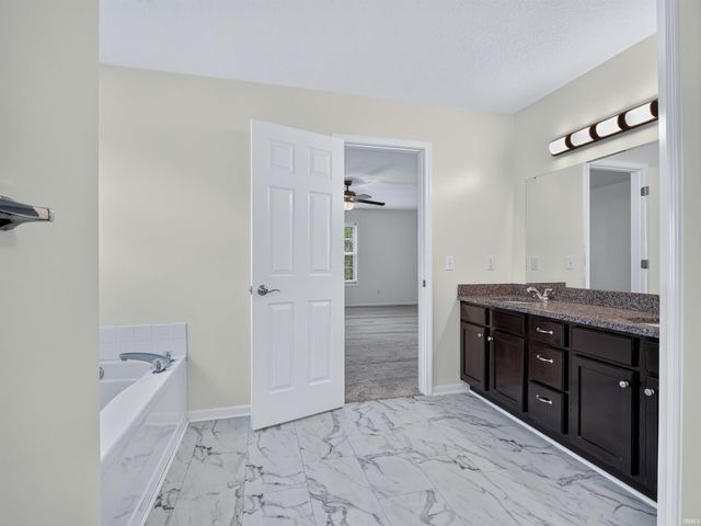 403 Treeline Cove, Fort Wayne, IN 46825