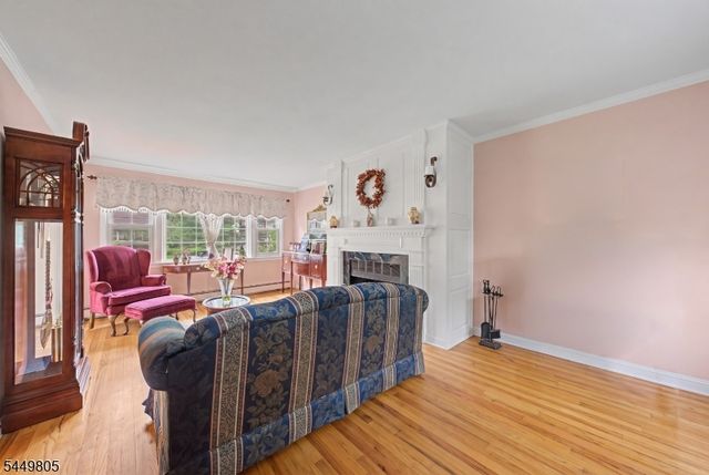 34 Cavell Place, West Caldwell Twp., NJ 07006