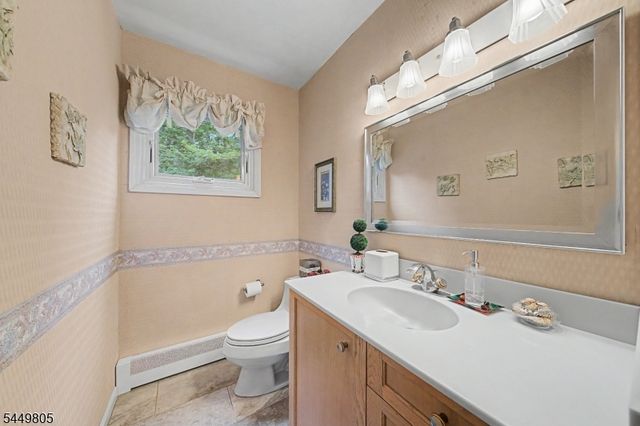 34 Cavell Place, West Caldwell Twp., NJ 07006