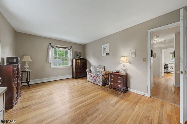 34 Cavell Place, West Caldwell Twp., NJ 07006