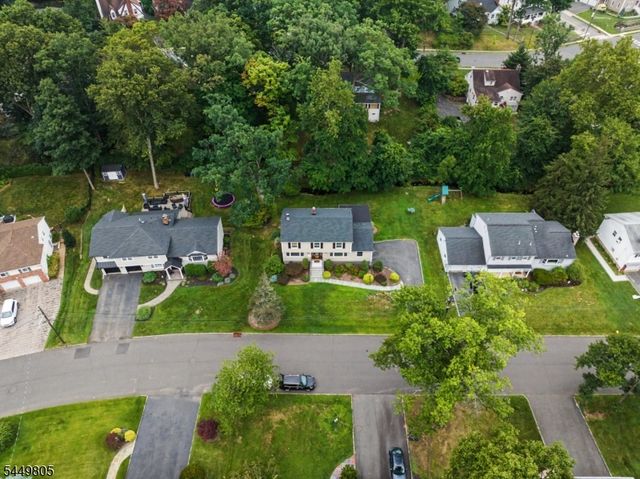 34 Cavell Place, West Caldwell Twp., NJ 07006