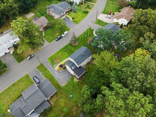 34 Cavell Place, West Caldwell Twp., NJ 07006