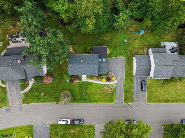 34 Cavell Place, West Caldwell Twp., NJ 07006