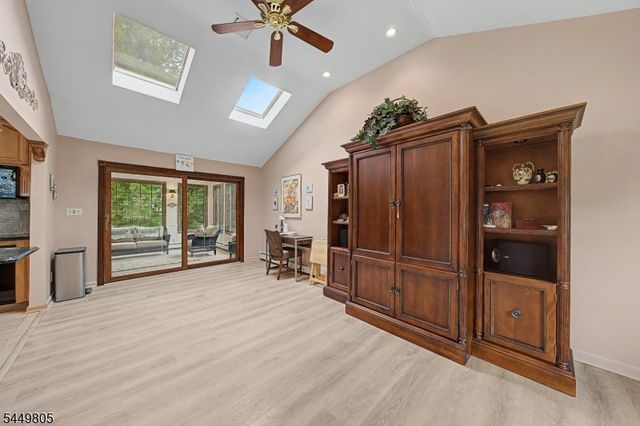 34 Cavell Place, West Caldwell Twp., NJ 07006