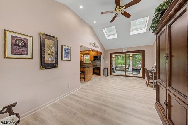 34 Cavell Place, West Caldwell Twp., NJ 07006