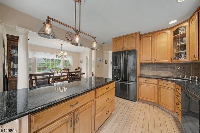 34 Cavell Place, West Caldwell Twp., NJ 07006