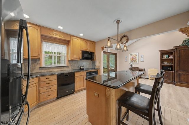 34 Cavell Place, West Caldwell Twp., NJ 07006
