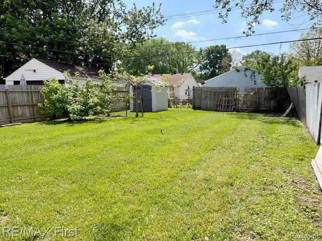 1492 E Woodruff Avenue, Hazel Park, MI 48030