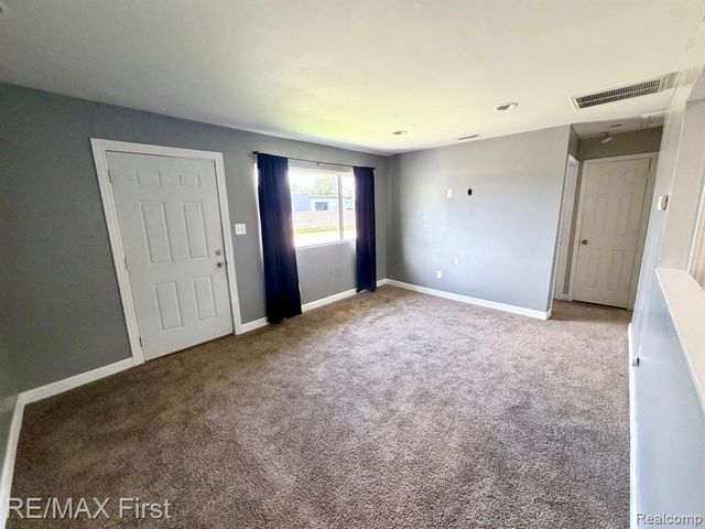 1492 E Woodruff Avenue, Hazel Park, MI 48030