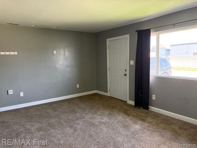 1492 E Woodruff Avenue, Hazel Park, MI 48030