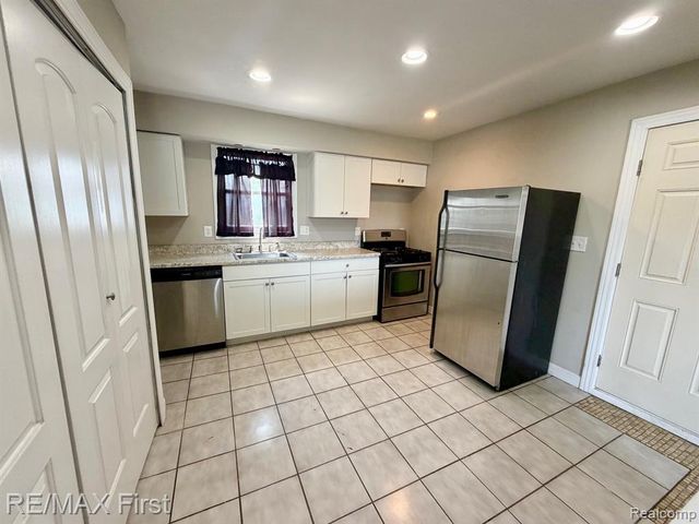 1492 E Woodruff Avenue, Hazel Park, MI 48030