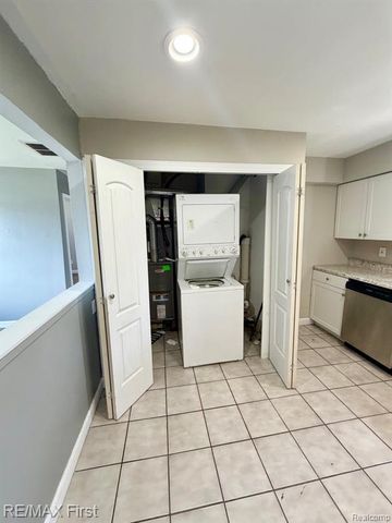 1492 E Woodruff Avenue, Hazel Park, MI 48030