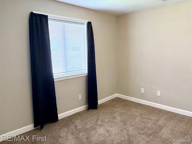 1492 E Woodruff Avenue, Hazel Park, MI 48030
