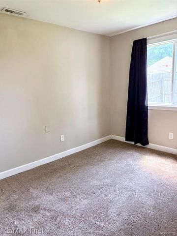 1492 E Woodruff Avenue, Hazel Park, MI 48030