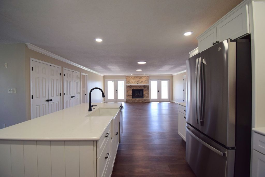 Image 12 of property listing at 1024 Mulligan Drive 1024, Mt Vernon, IL 62864