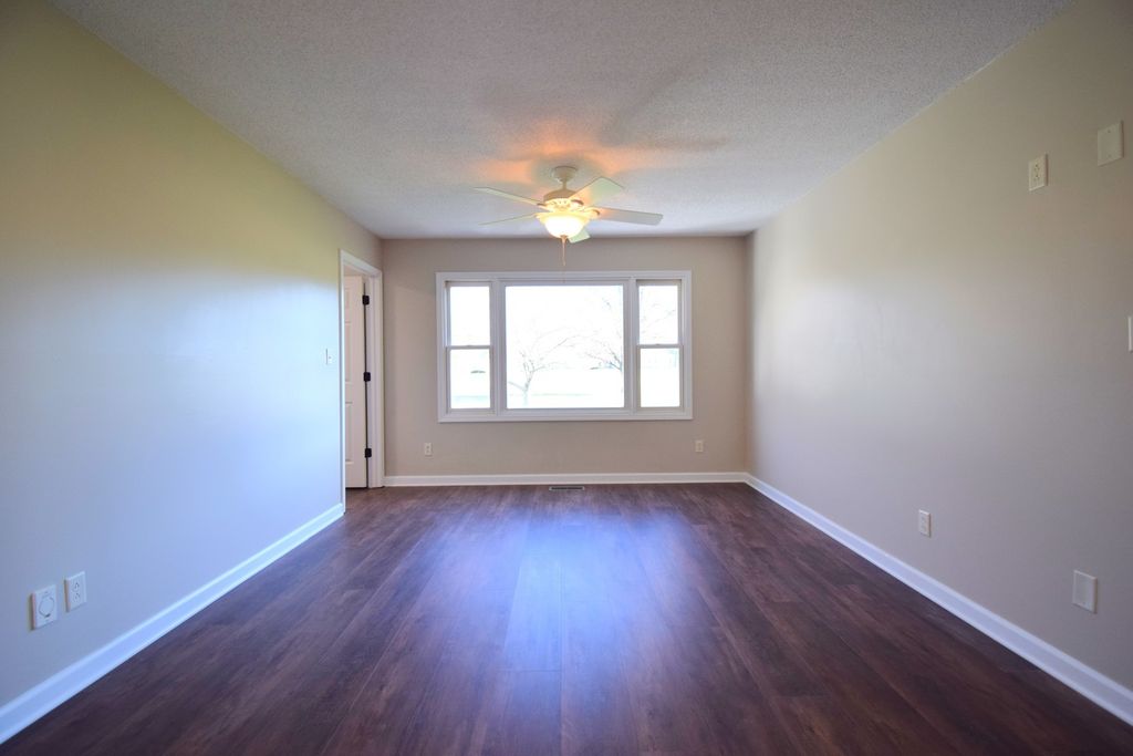 Image 14 of property listing at 1024 Mulligan Drive 1024, Mt Vernon, IL 62864