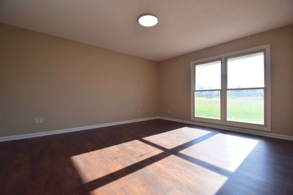 Image 15 of property listing at 1024 Mulligan Drive 1024, Mt Vernon, IL 62864