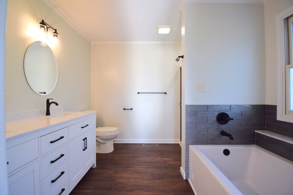 Image 17 of property listing at 1024 Mulligan Drive 1024, Mt Vernon, IL 62864