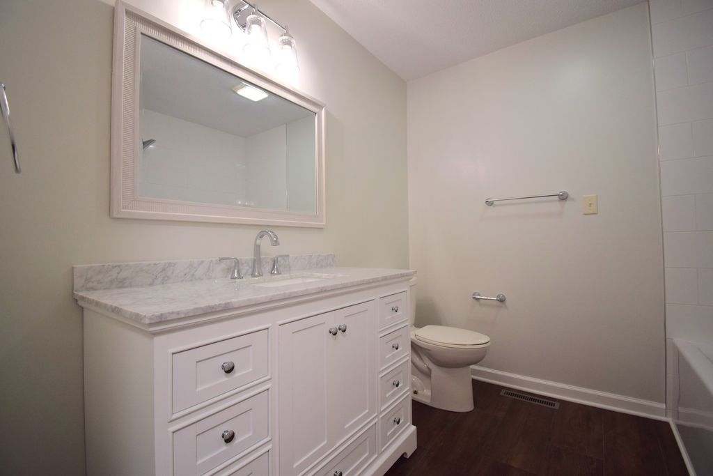 Image 24 of property listing at 1024 Mulligan Drive 1024, Mt Vernon, IL 62864