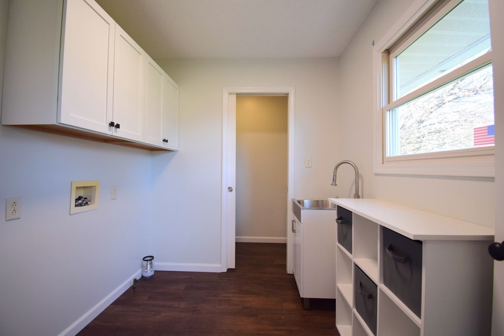 Image 30 of property listing at 1024 Mulligan Drive 1024, Mt Vernon, IL 62864