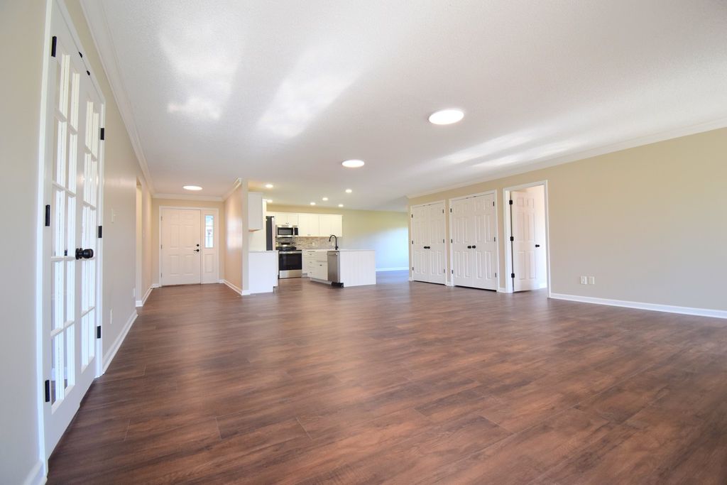 Image 6 of property listing at 1024 Mulligan Drive 1024, Mt Vernon, IL 62864