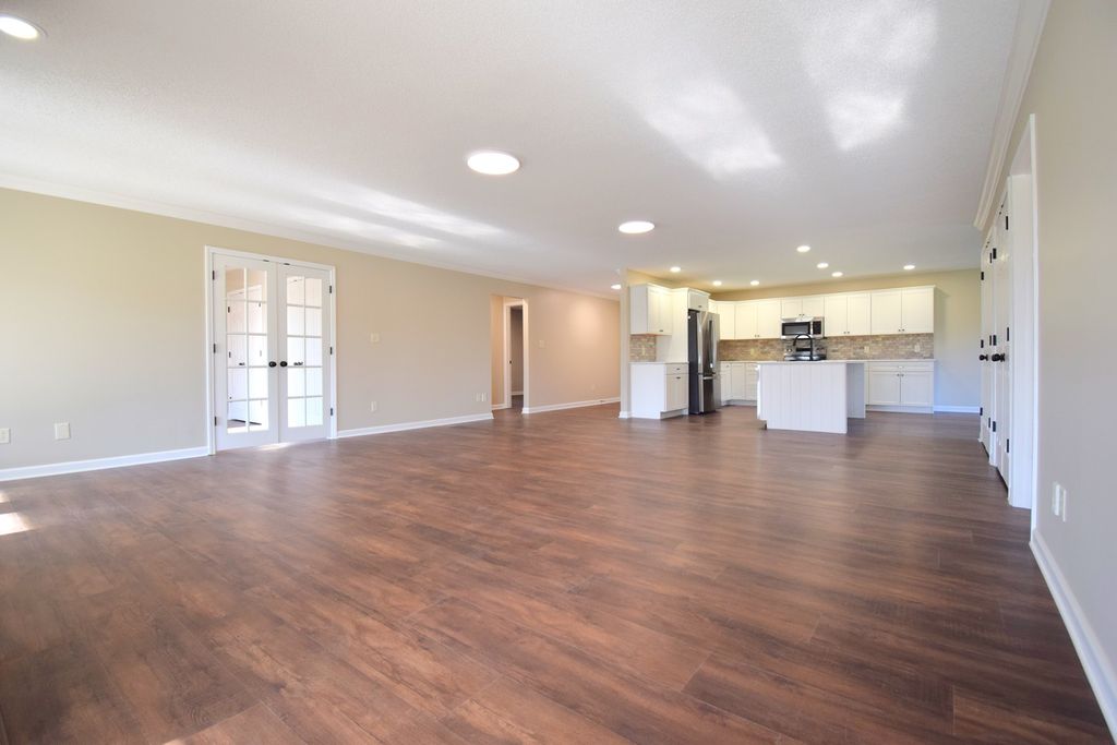 Image 7 of property listing at 1024 Mulligan Drive 1024, Mt Vernon, IL 62864