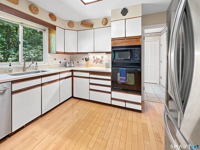 320 Summer Hill Road, Madison, CT 06443