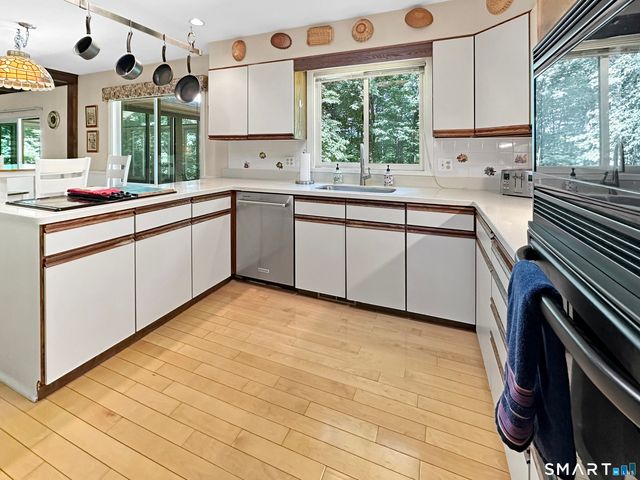 320 Summer Hill Road, Madison, CT 06443