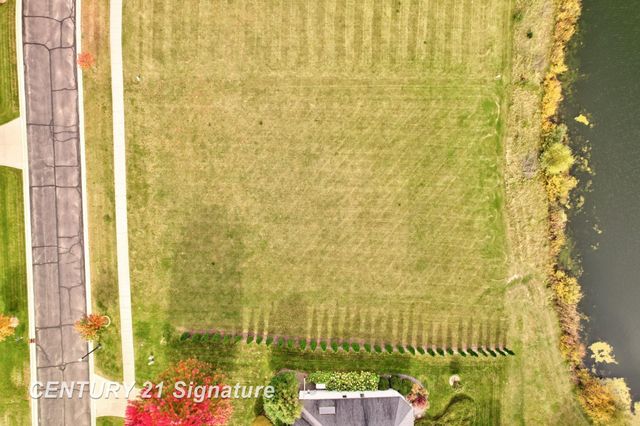33 W Grove Court, Freeland, MI 48623