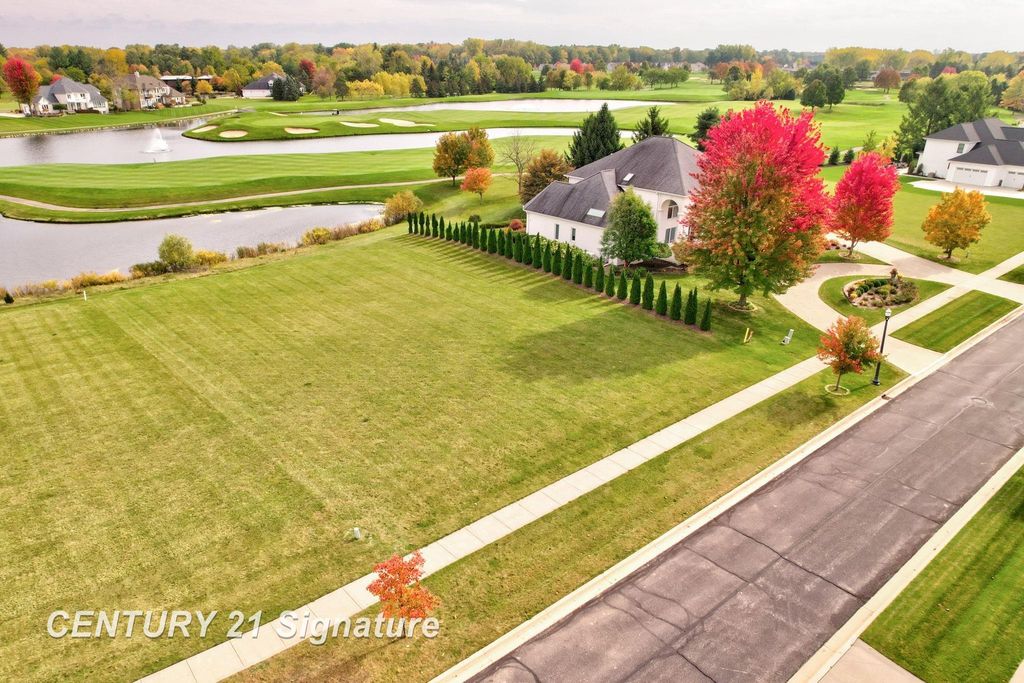 33 W Grove Court, Freeland, MI 48623